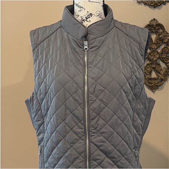 **New York & Company Vest Sleeveless Zippered Front Quilted Front Pockets Gray L - Picture 2 of 9